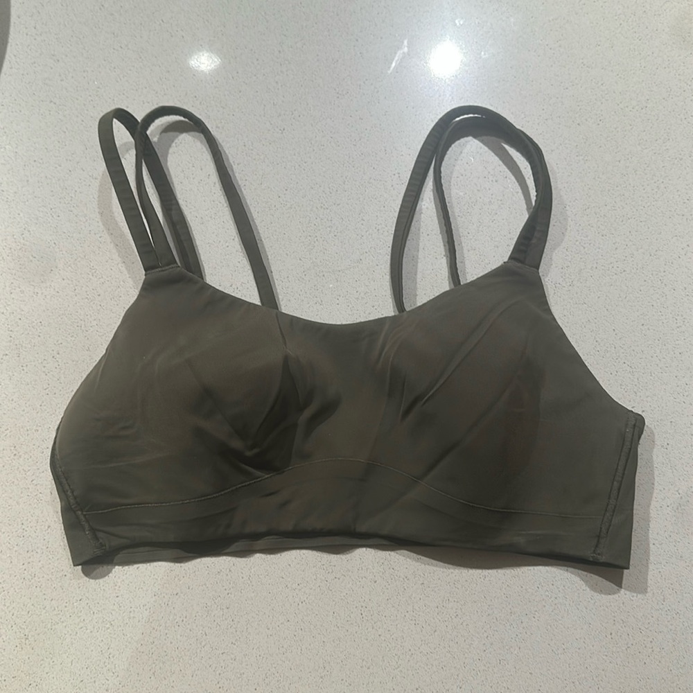 Lululemon sports bra size 4